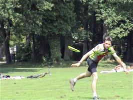 Frisbee fun at our lunch spot at Sutz-Lattringen